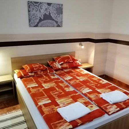 Csipkehaz Apartman Cserkeszőlő Eksteriør bilde