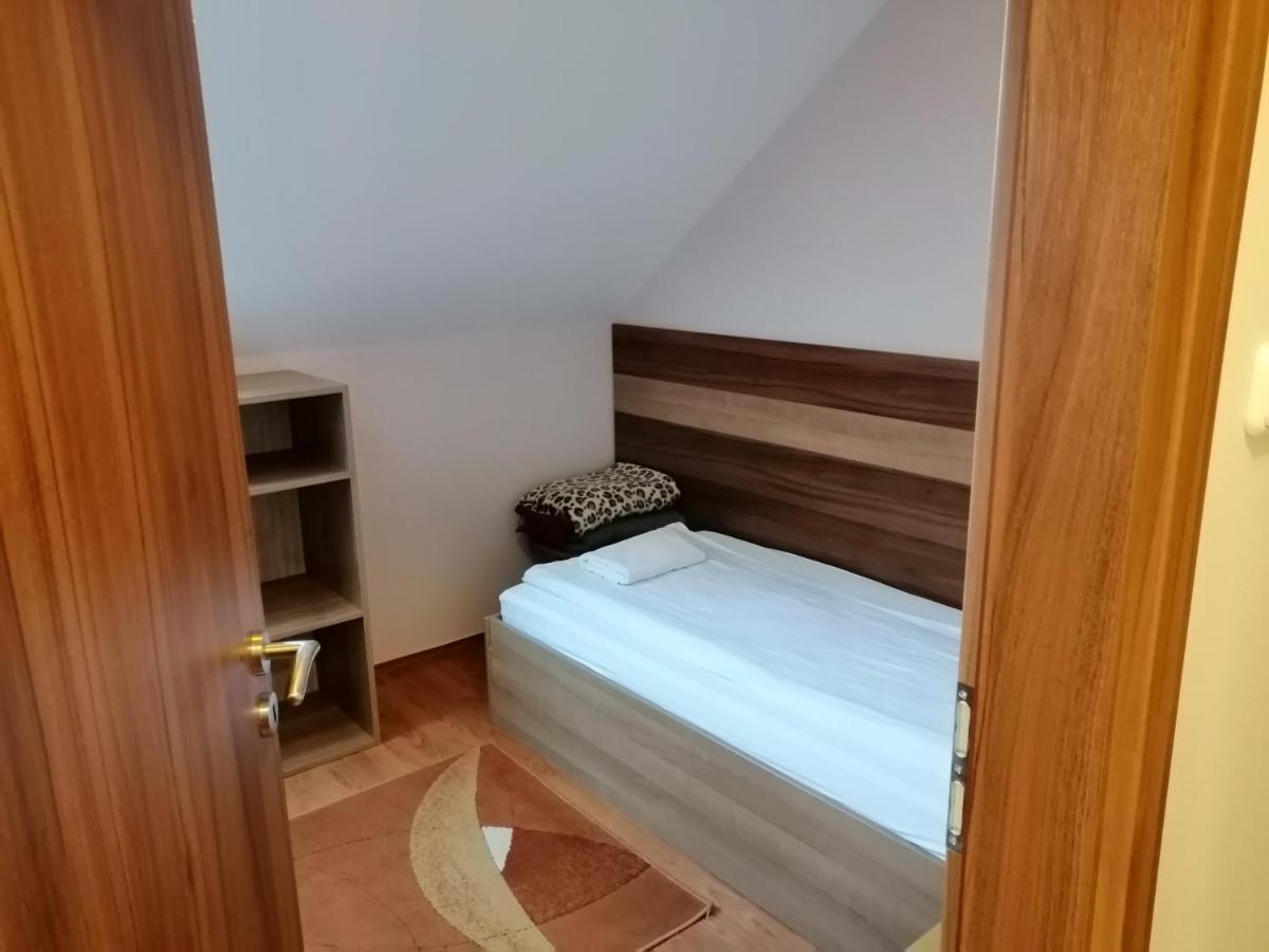 Csipkehaz Apartman Cserkeszőlő Eksteriør bilde