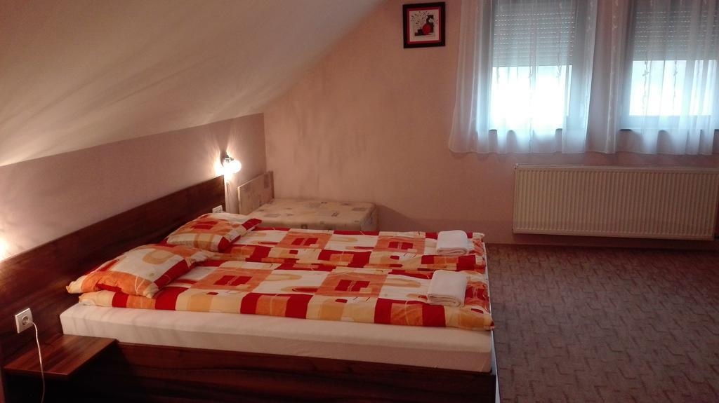Csipkehaz Apartman Cserkeszőlő Eksteriør bilde