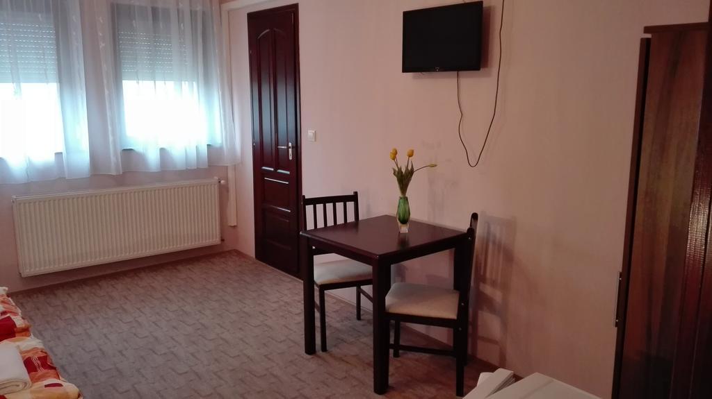 Csipkehaz Apartman Cserkeszőlő Eksteriør bilde