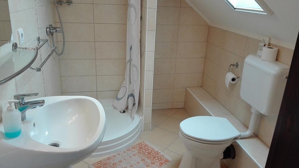 Csipkehaz Apartman Cserkeszőlő Eksteriør bilde