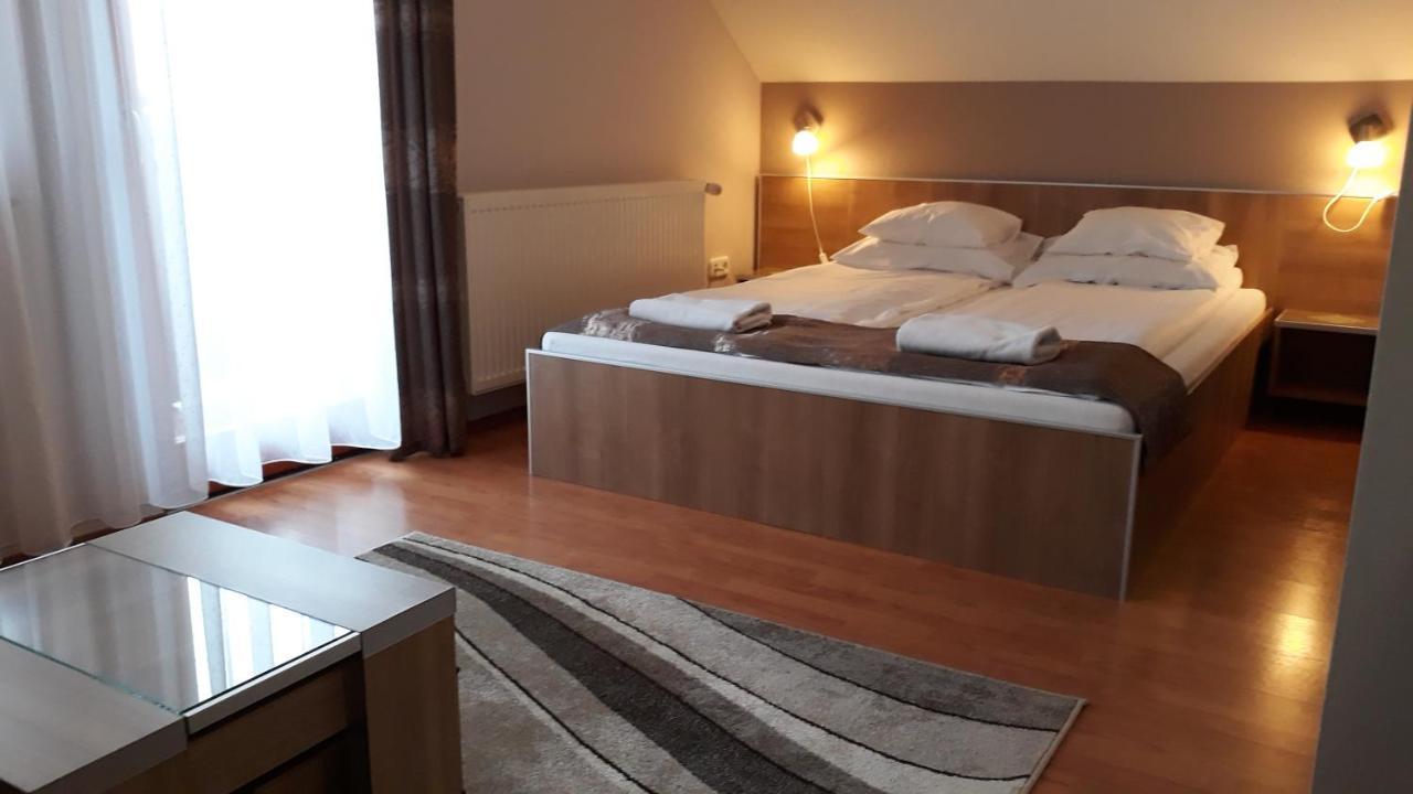 Csipkehaz Apartman Cserkeszőlő Eksteriør bilde