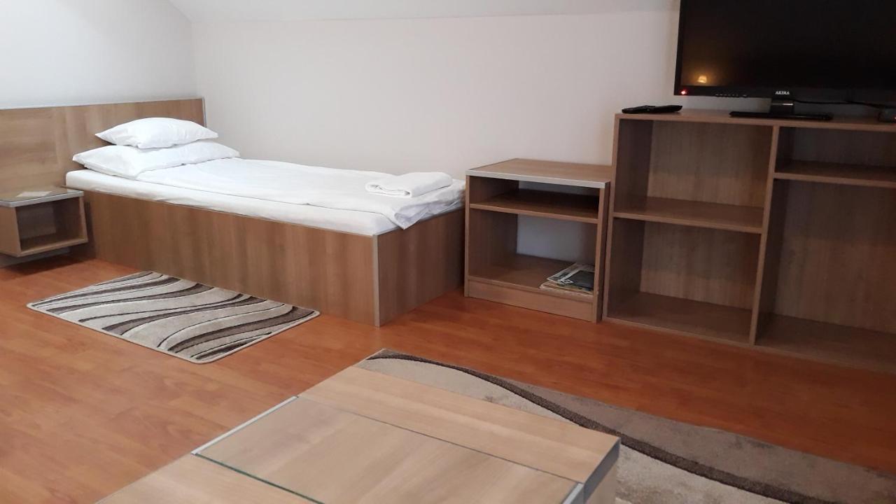 Csipkehaz Apartman Cserkeszőlő Eksteriør bilde